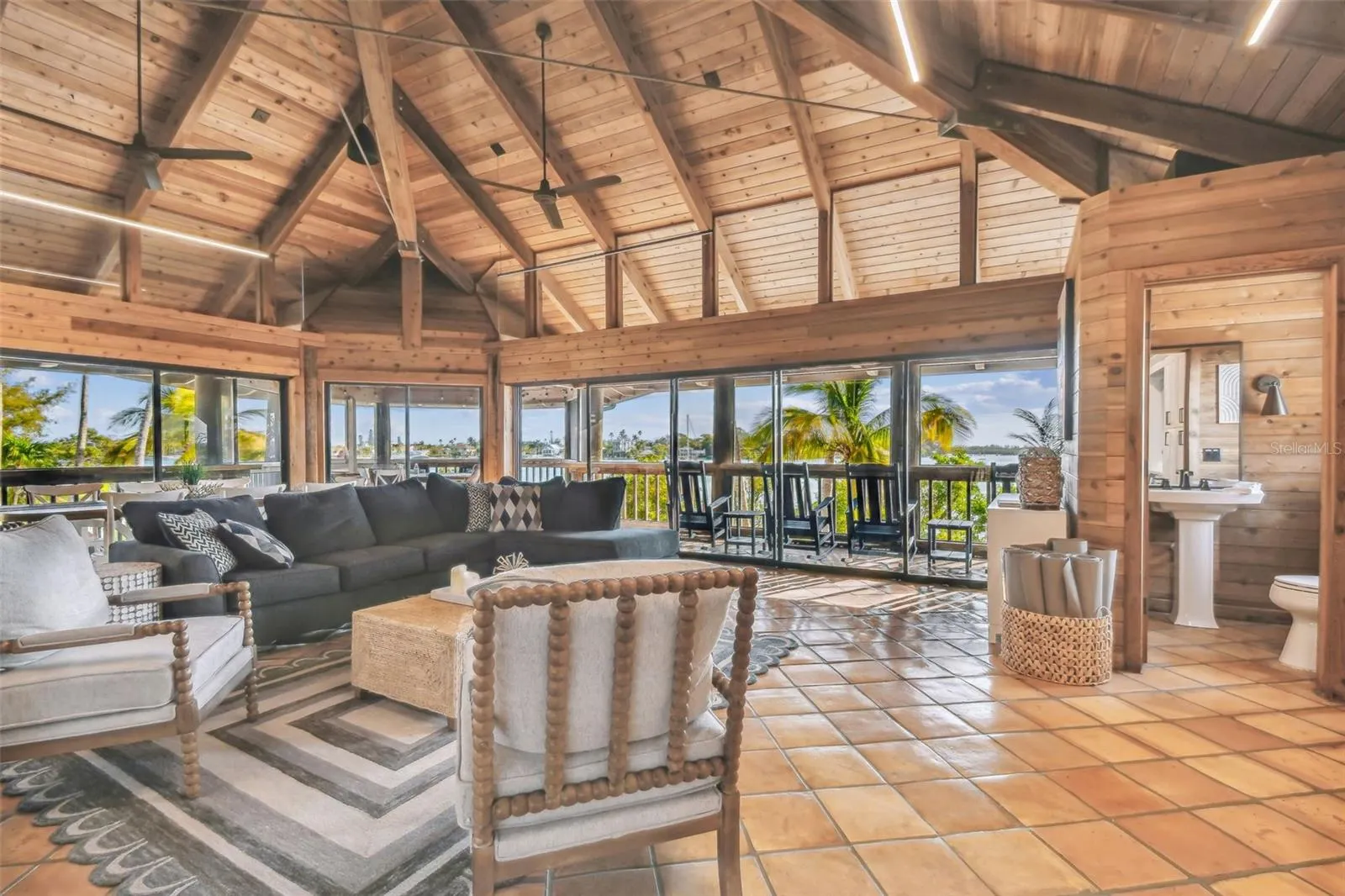 7147 LA LENAIRE DR