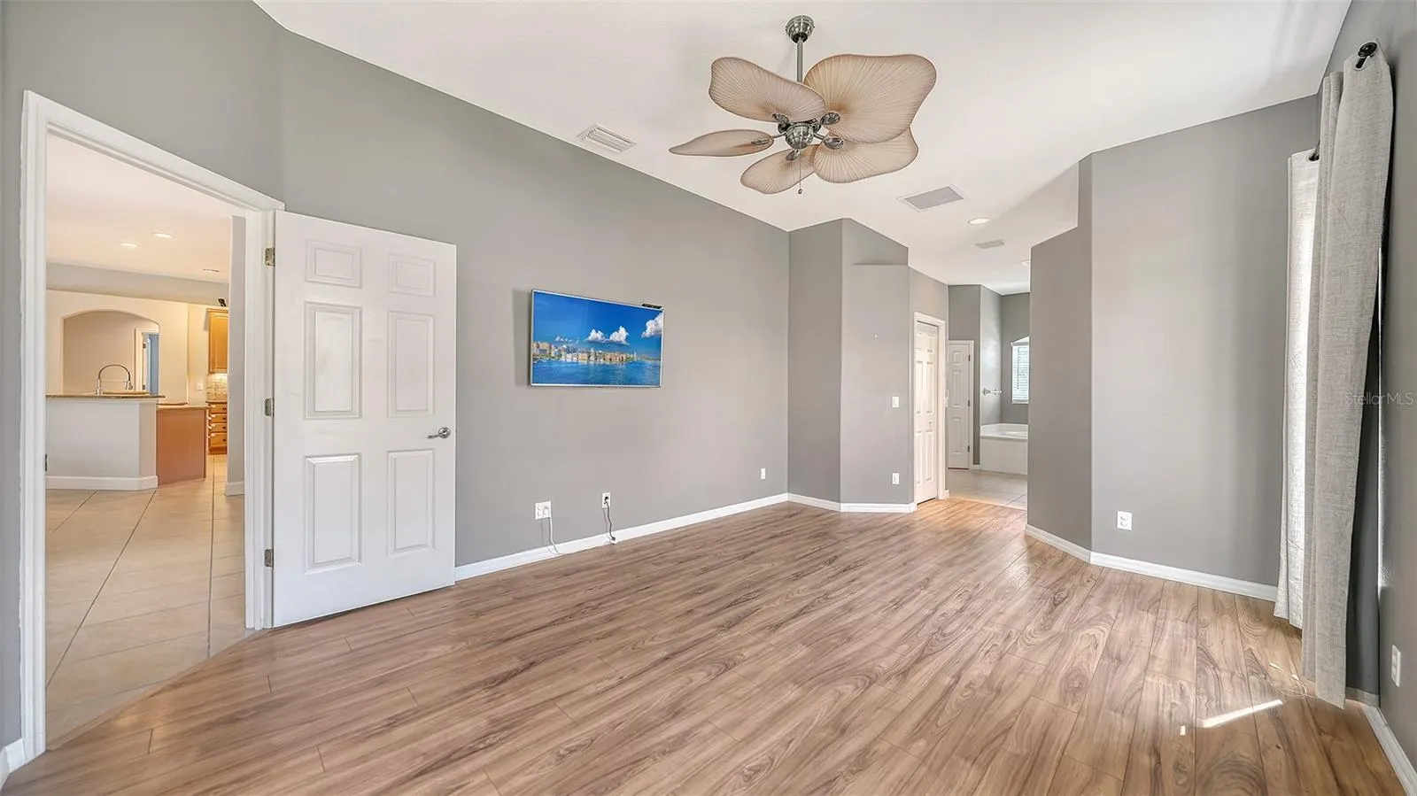 819 GOLDEN POND CT