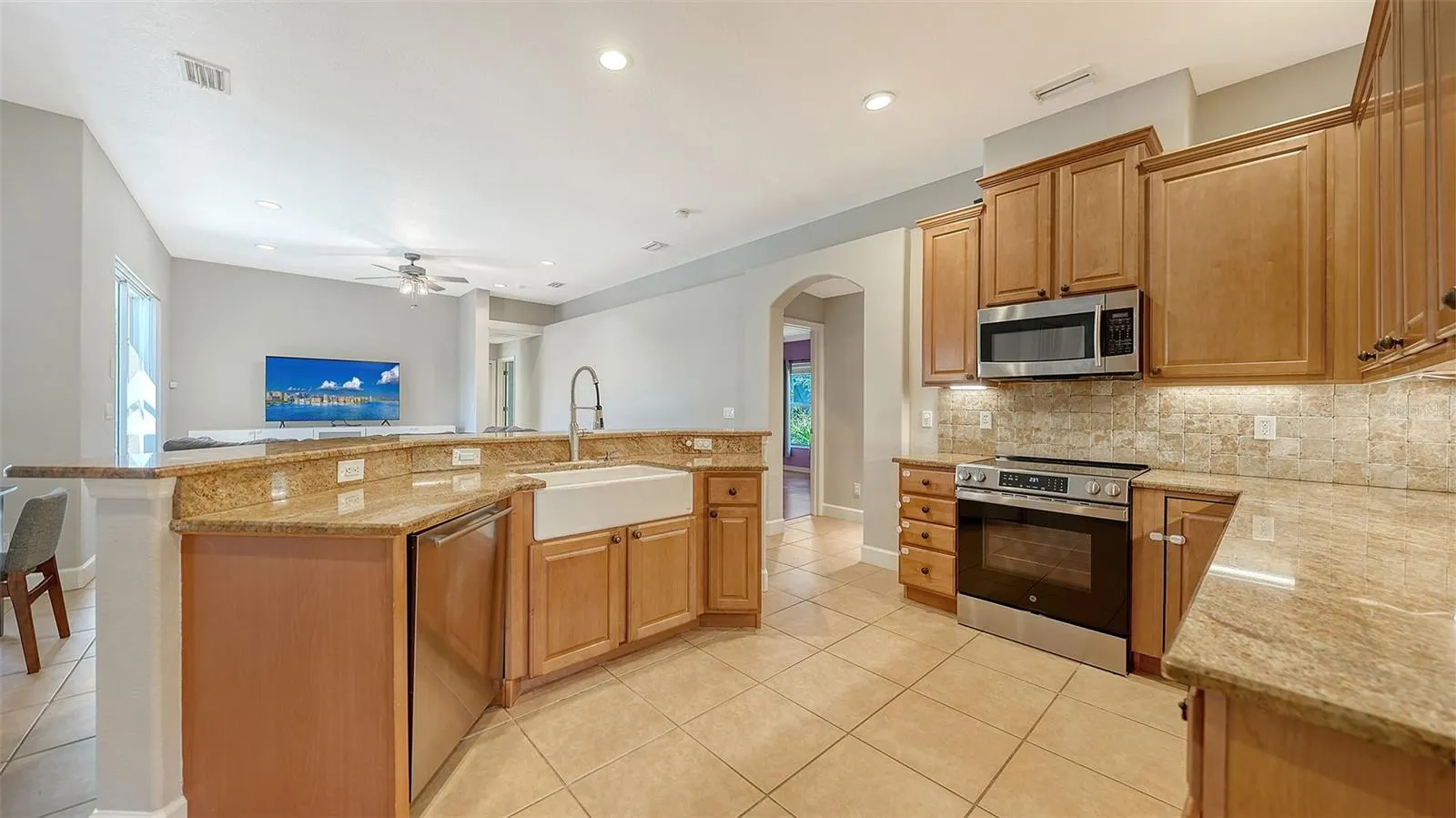 819 GOLDEN POND CT