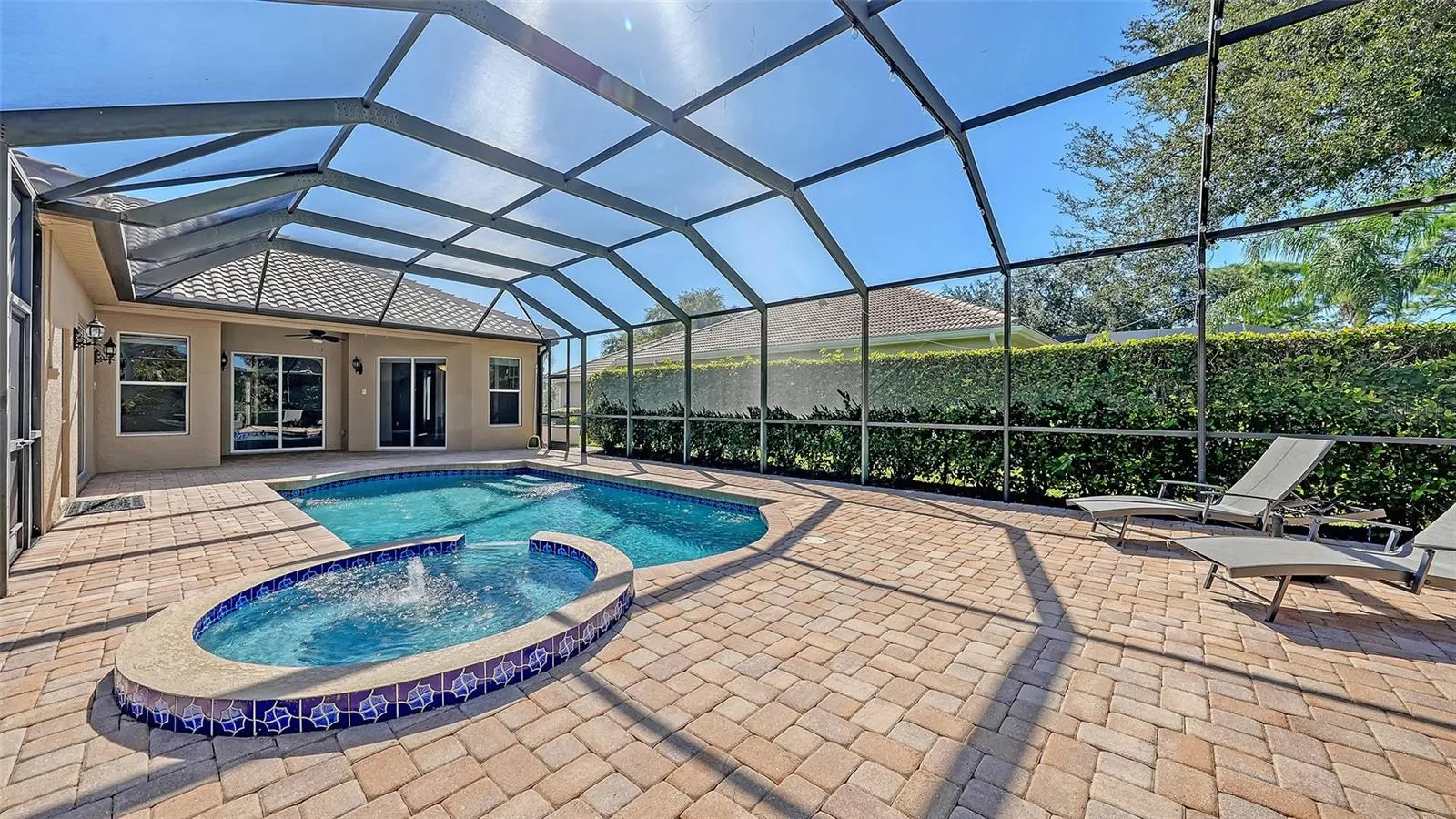 819 GOLDEN POND CT