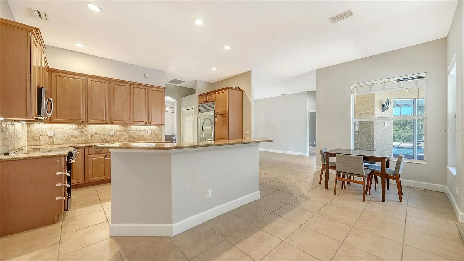 819 GOLDEN POND CT