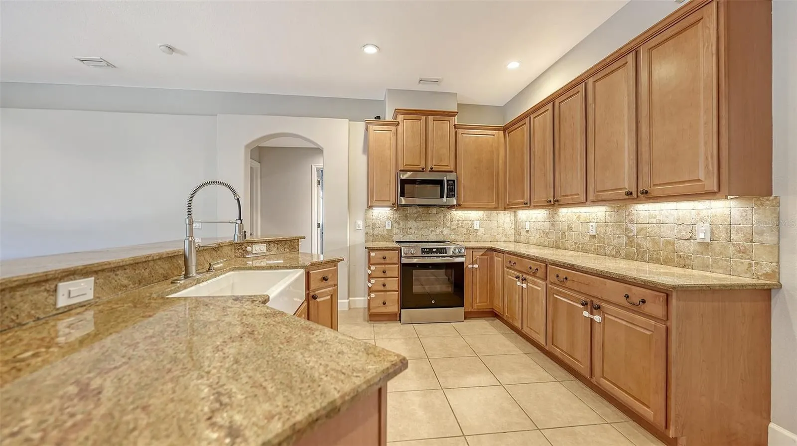 819 GOLDEN POND CT