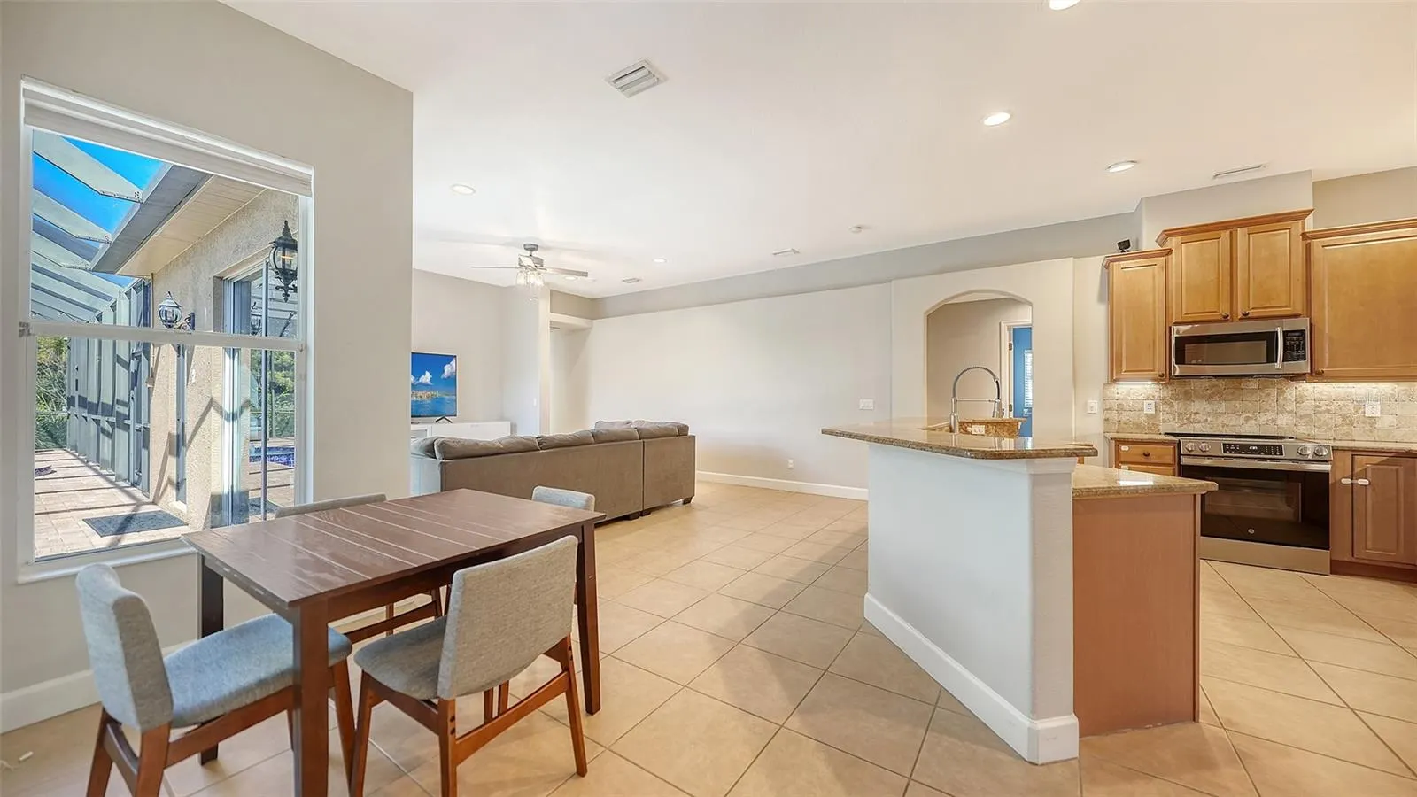 819 GOLDEN POND CT
