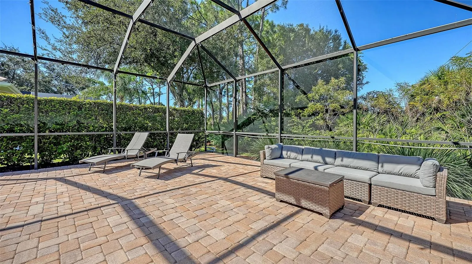 819 GOLDEN POND CT