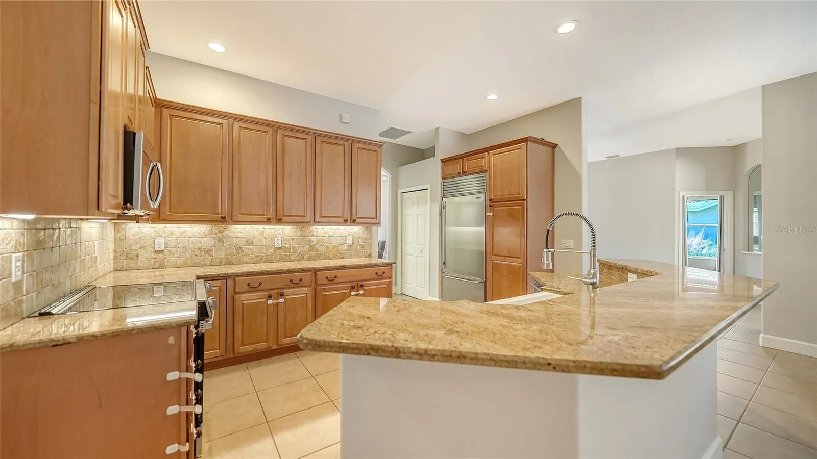 819 GOLDEN POND CT