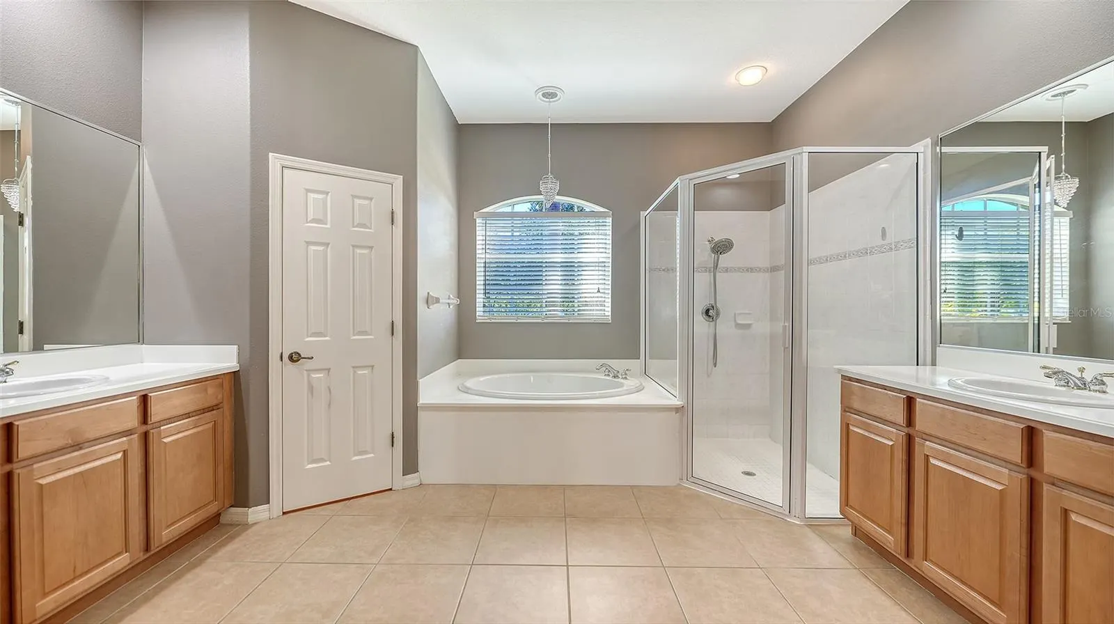 819 GOLDEN POND CT