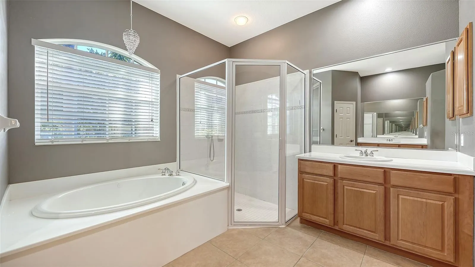 819 GOLDEN POND CT