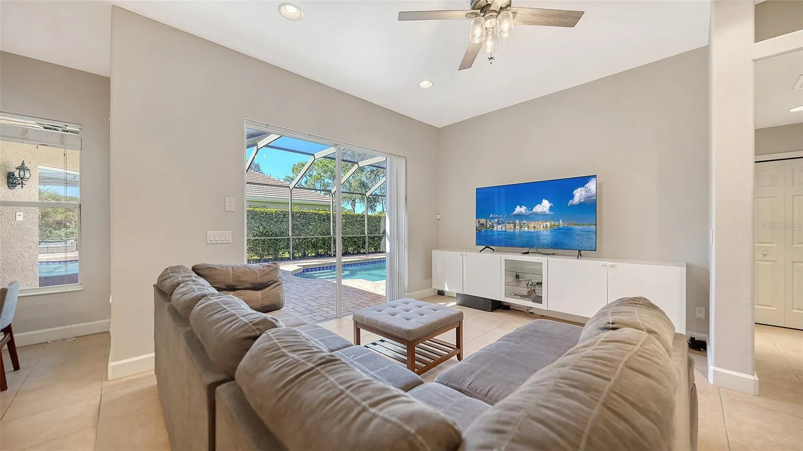 819 GOLDEN POND CT