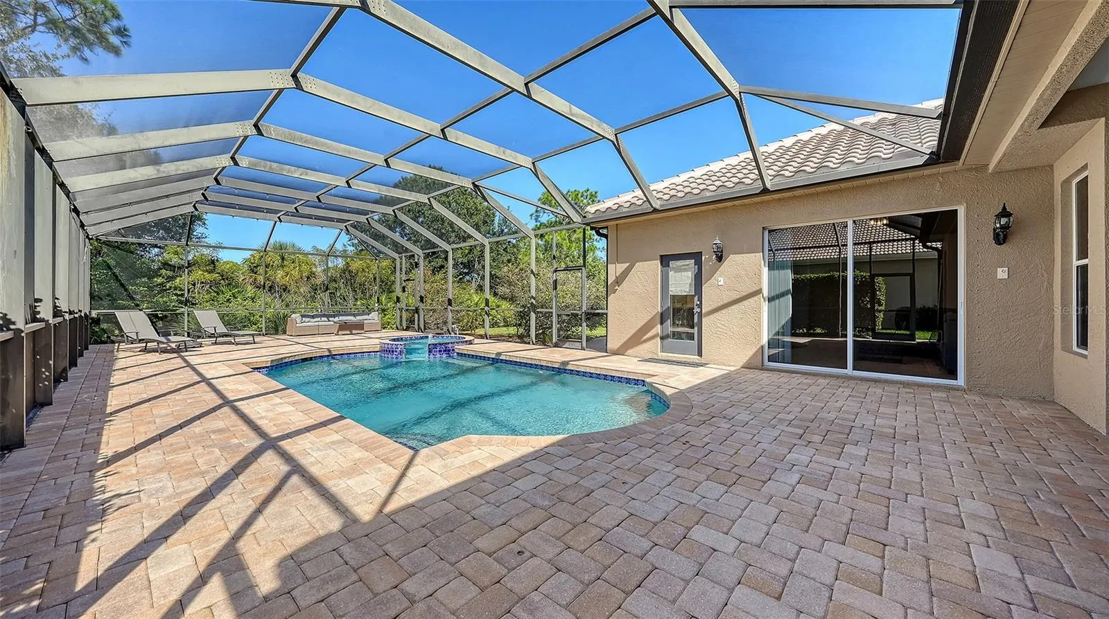 819 GOLDEN POND CT