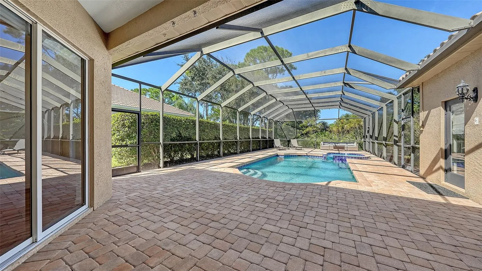 819 GOLDEN POND CT