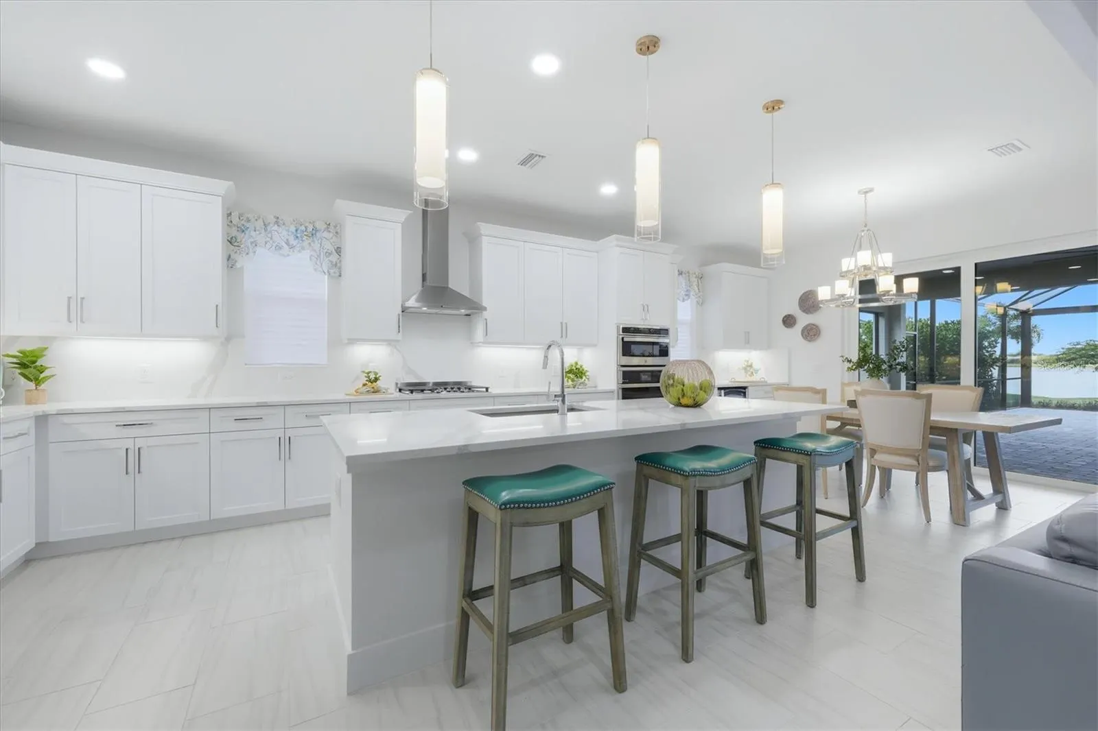 1104 WATERLINE CT
