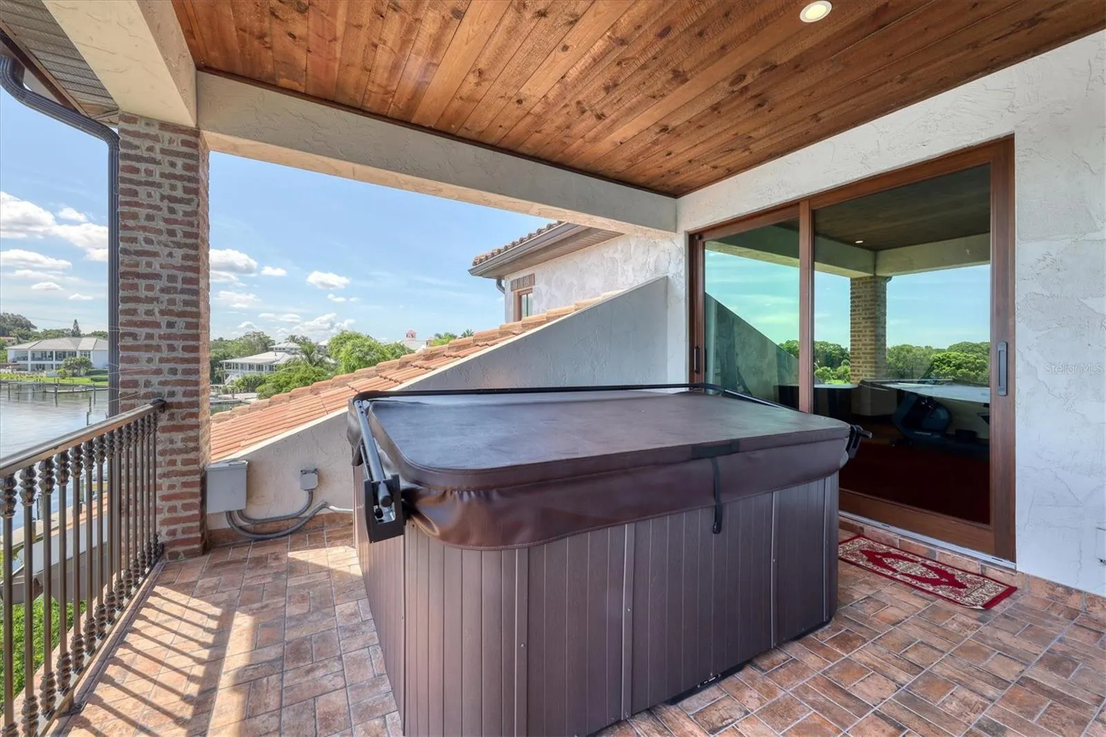 315 S SHORE DR