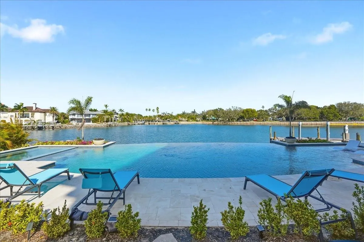 315 S SHORE DR