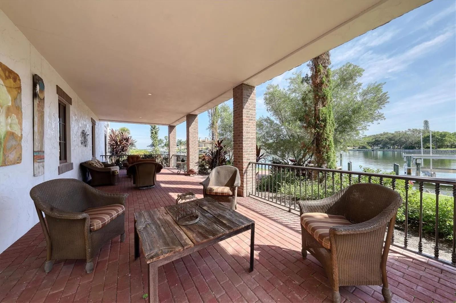 315 S SHORE DR