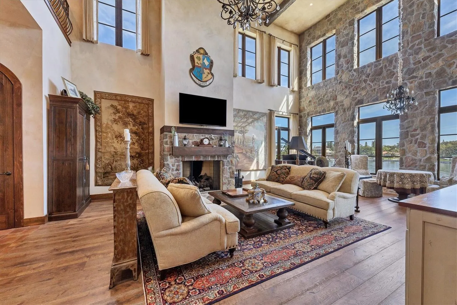 315 S SHORE DR
