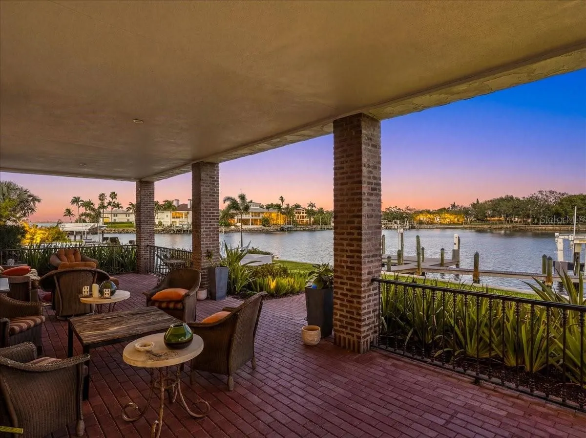 315 S SHORE DR