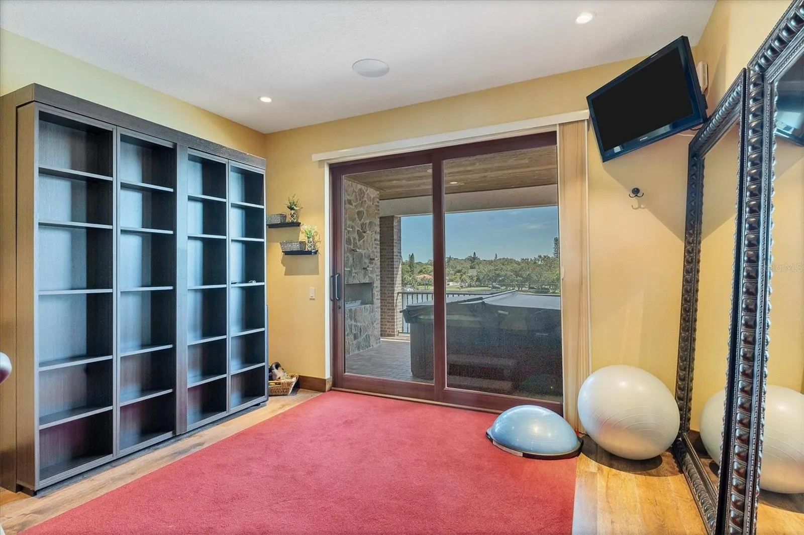 315 S SHORE DR