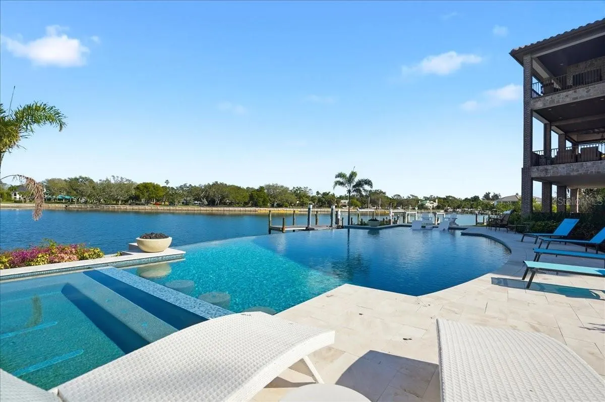 315 S SHORE DR
