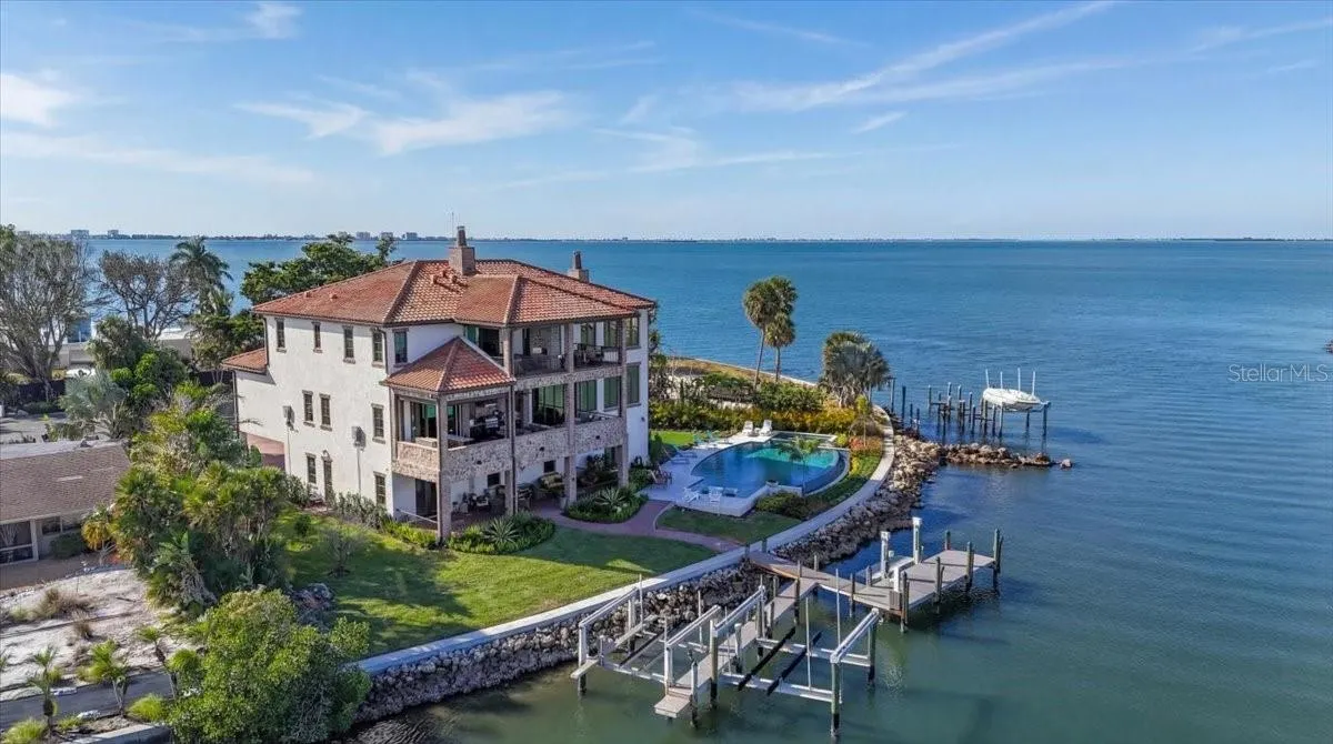 315 S SHORE DR