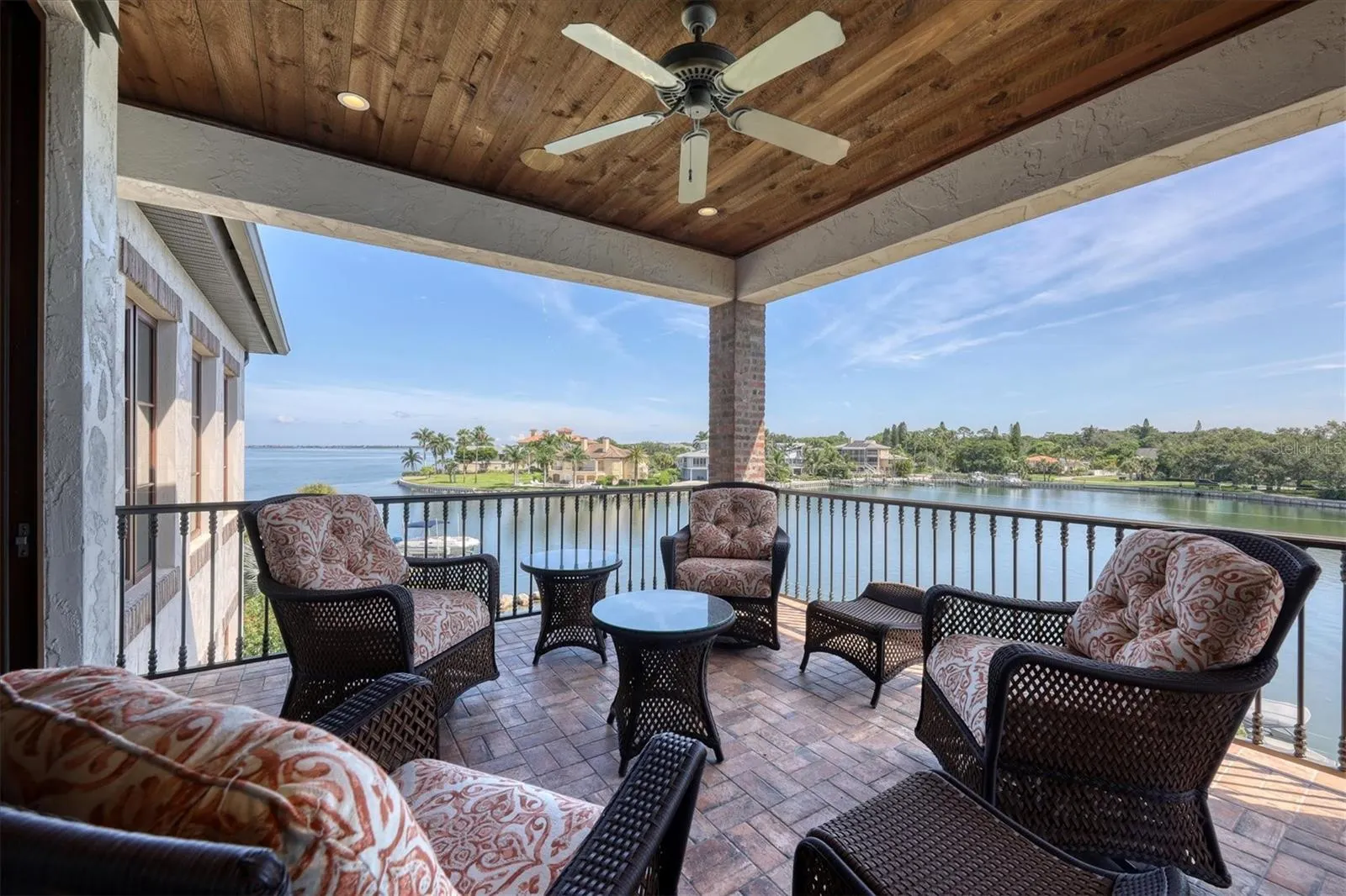315 S SHORE DR