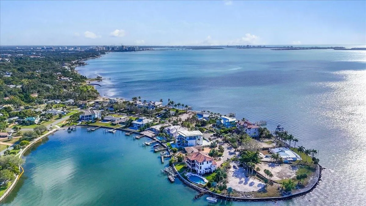 315 S SHORE DR