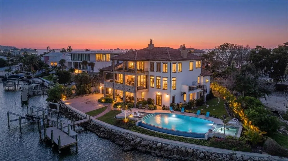 315 S SHORE DR