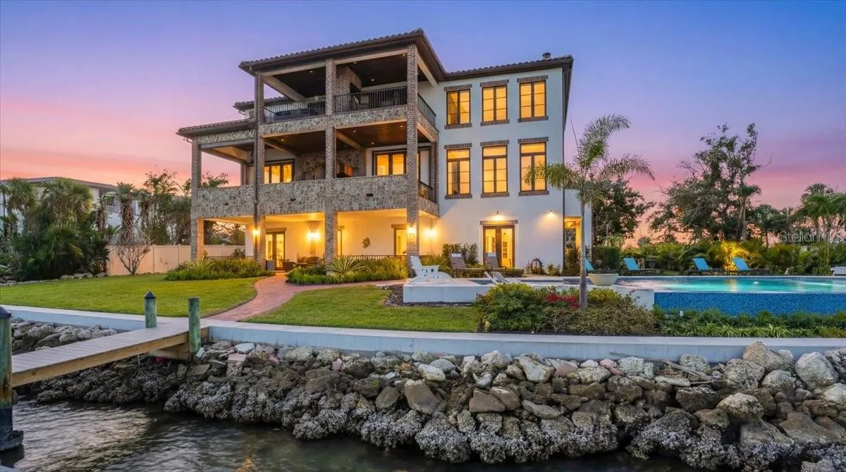 315 S SHORE DR