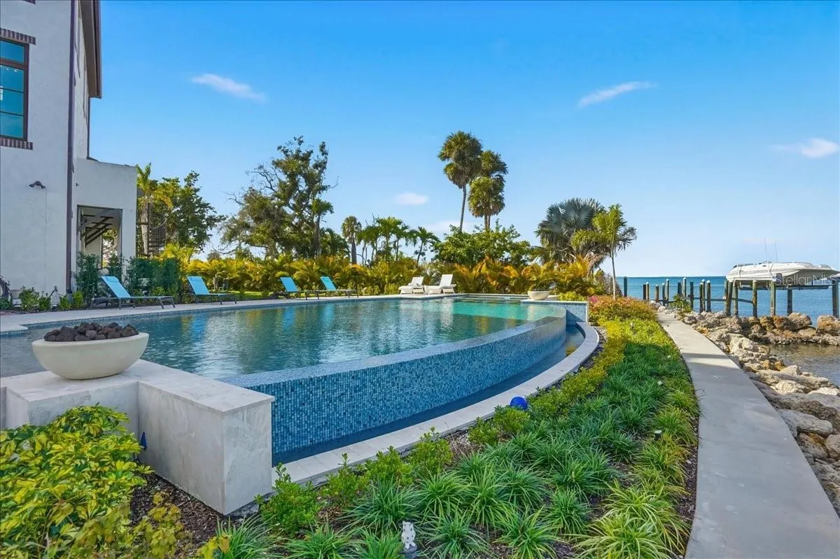 315 S SHORE DR