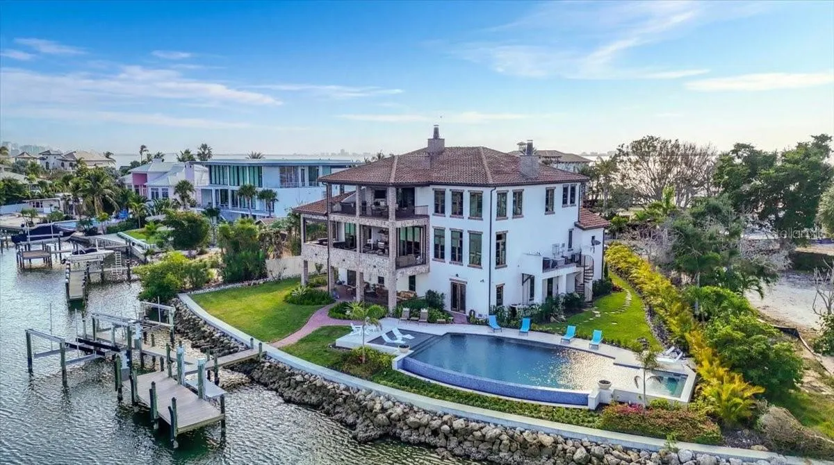 315 S SHORE DR