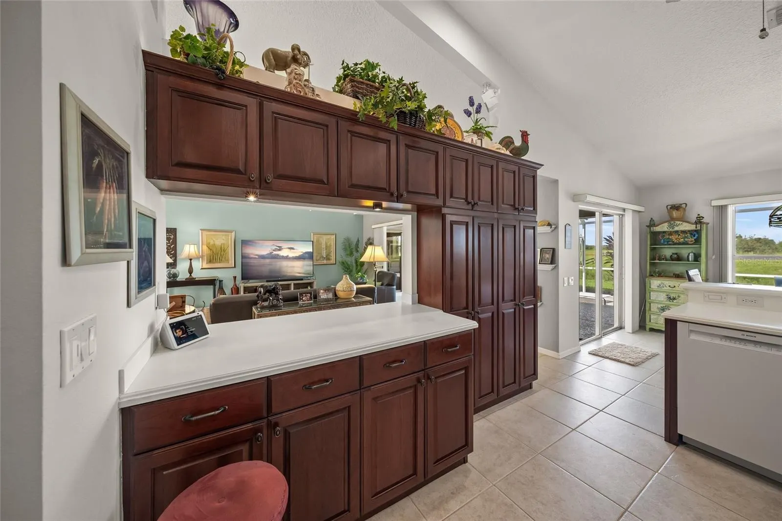 6704 DEERING CIR