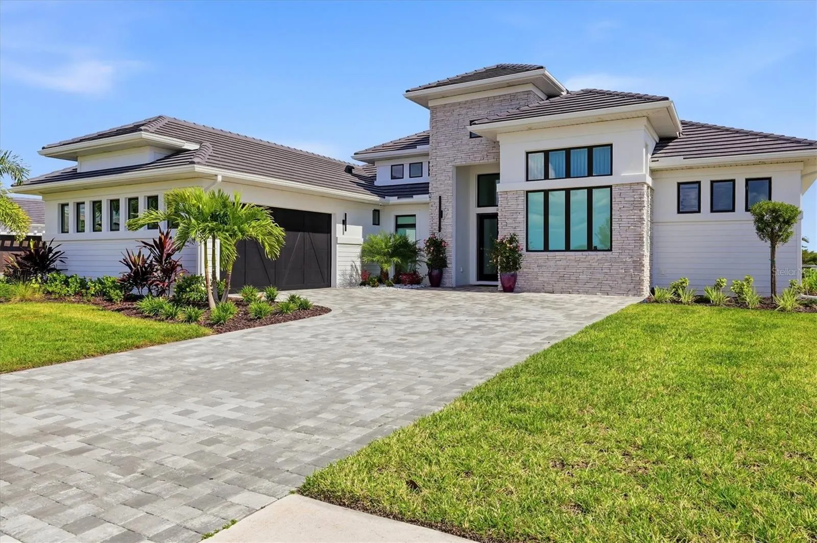 18504 FOXTAIL LOOP