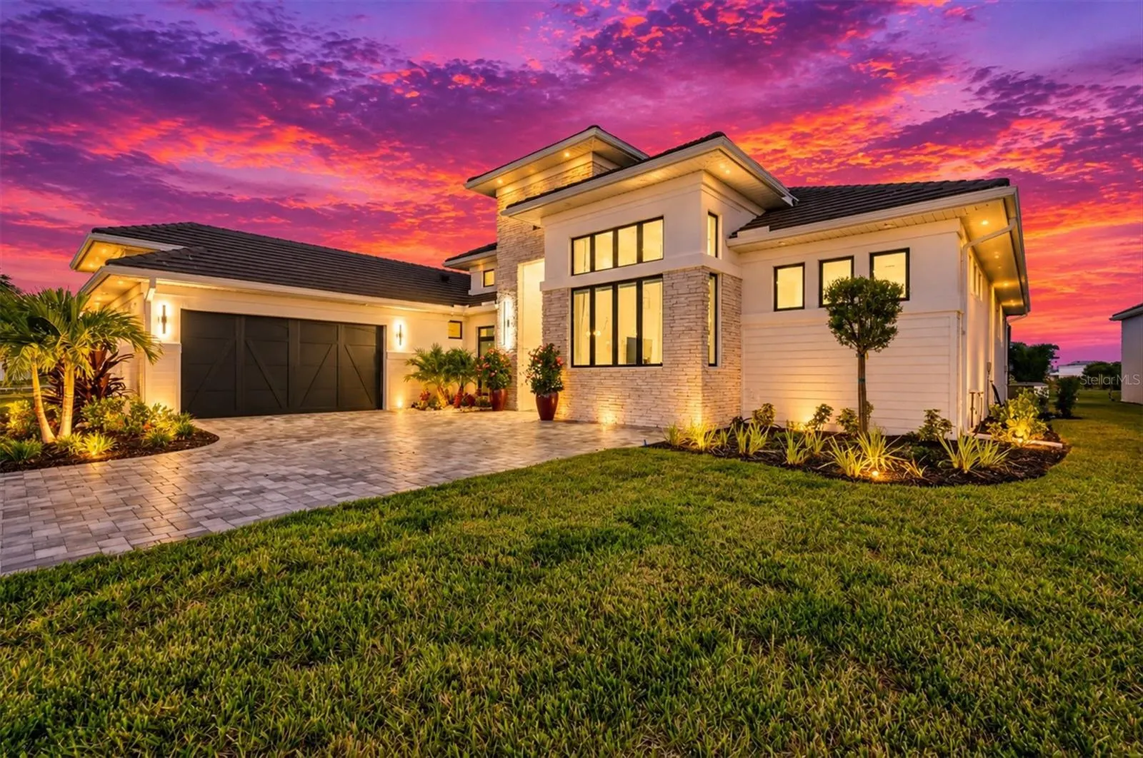 18504 FOXTAIL LOOP