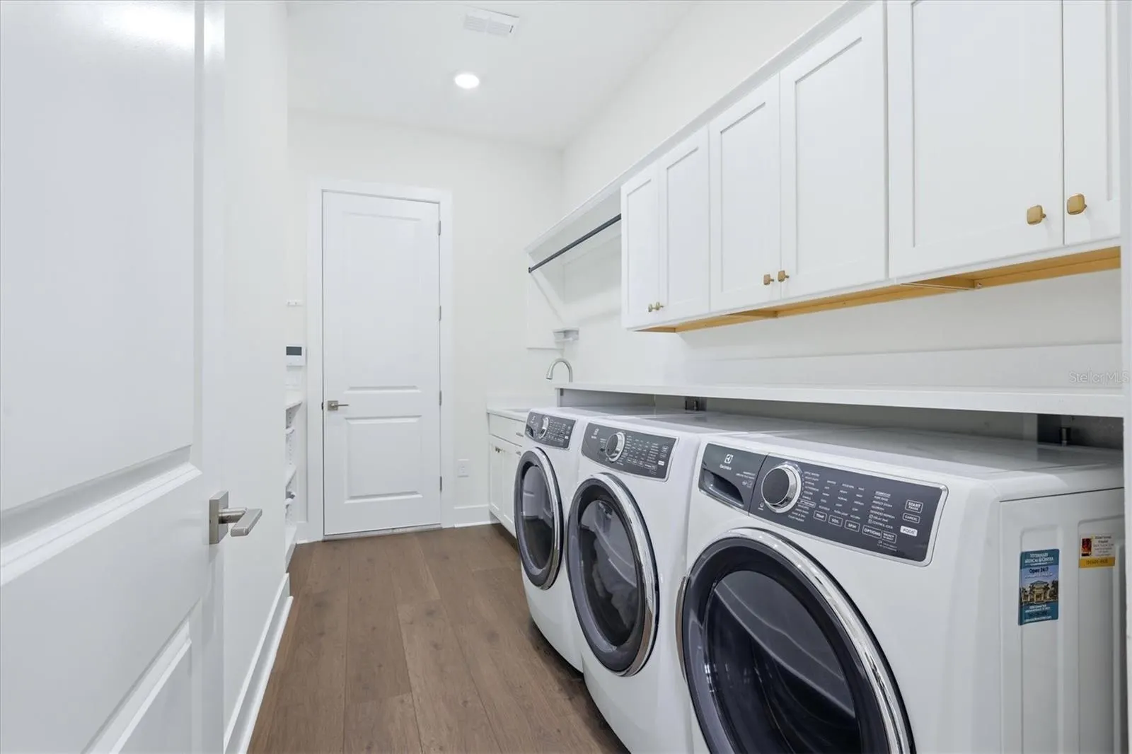 18504 FOXTAIL LOOP