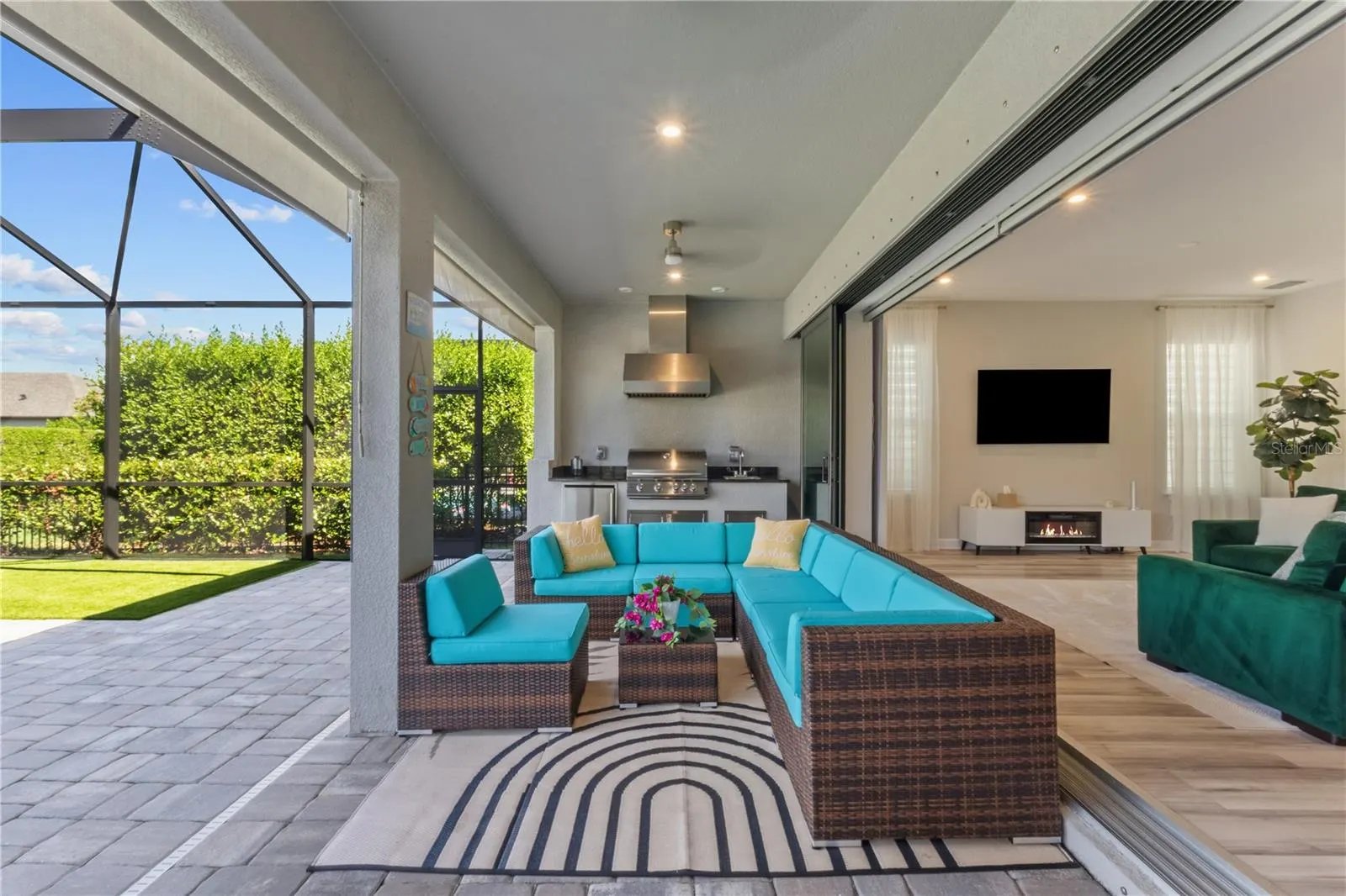 9113 LUNA LN