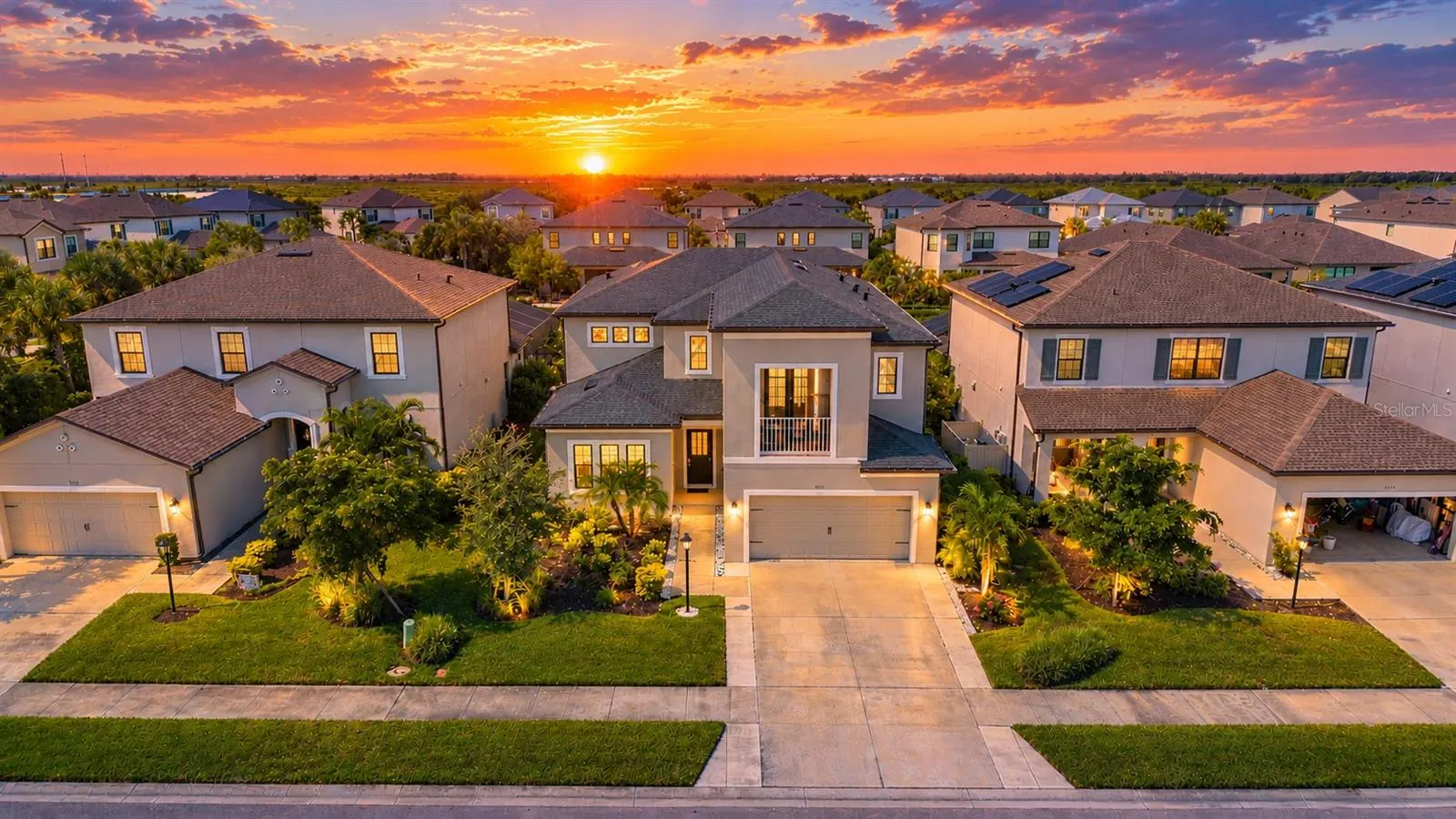9113 LUNA LN