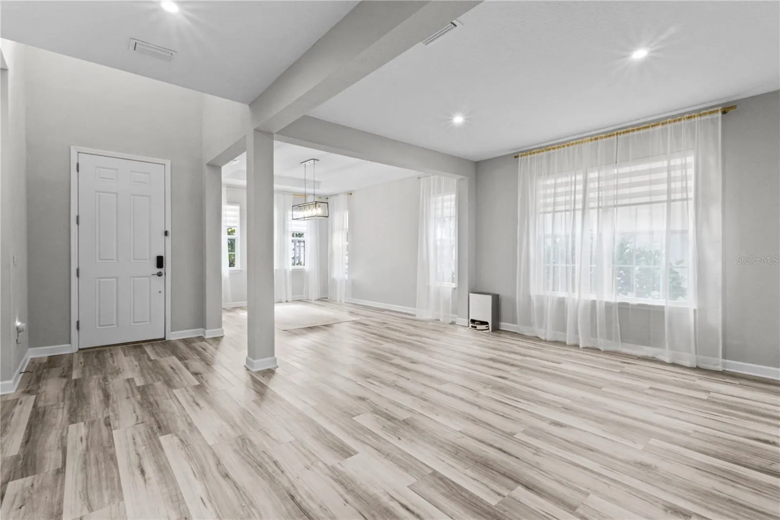 9113 LUNA LN