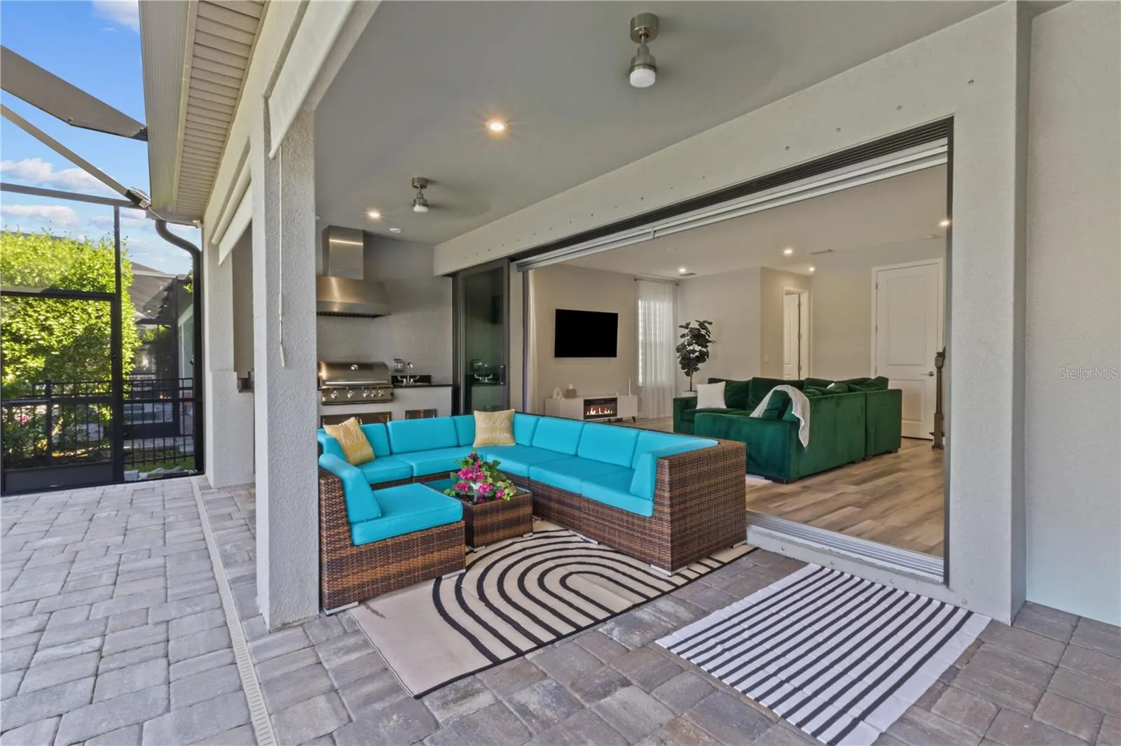 9113 LUNA LN