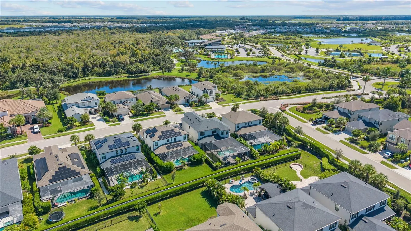 9113 LUNA LN