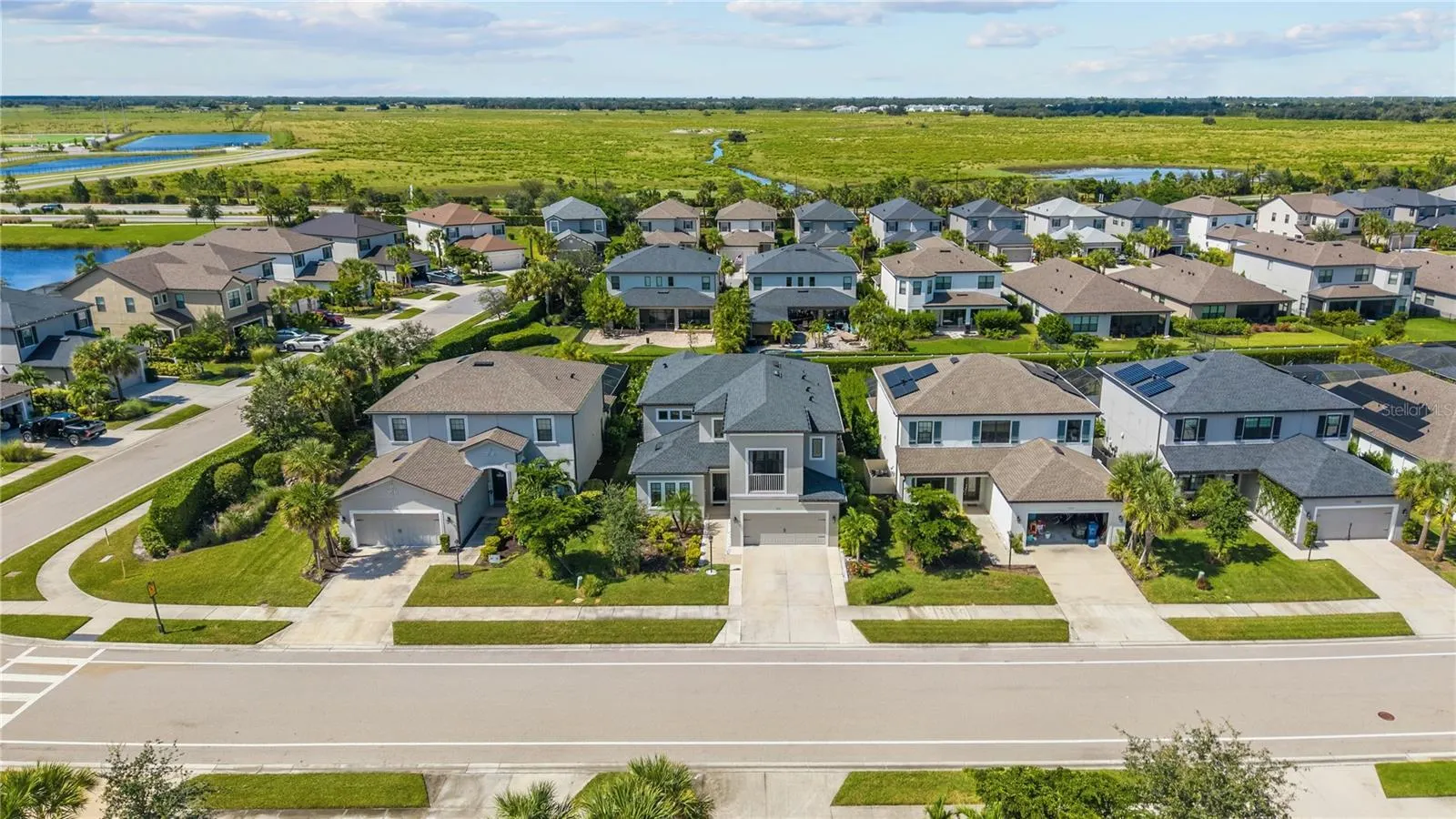 9113 LUNA LN