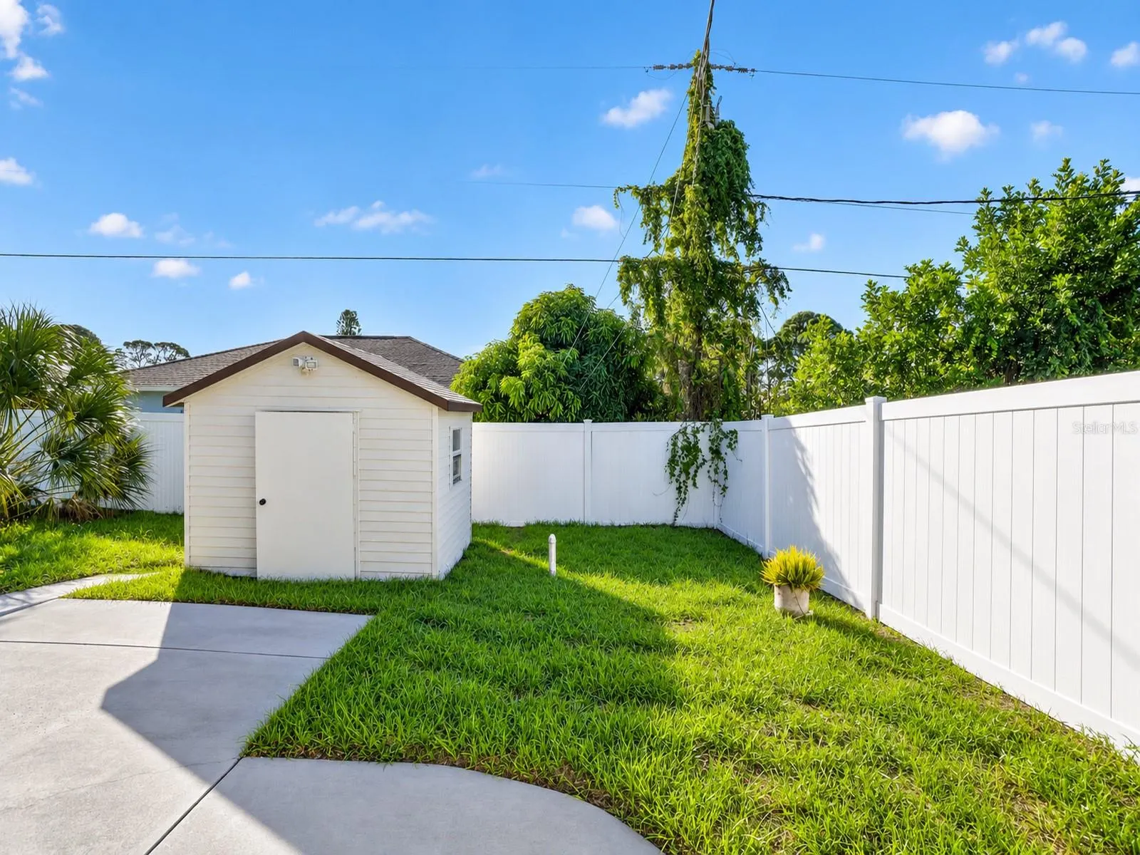 1461 ROYAL RD