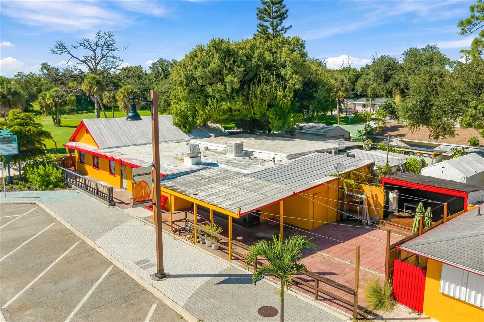 901 CHAPIN BLVD