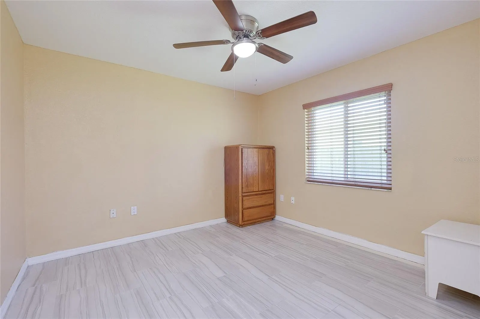 2731 W PRICE BLVD