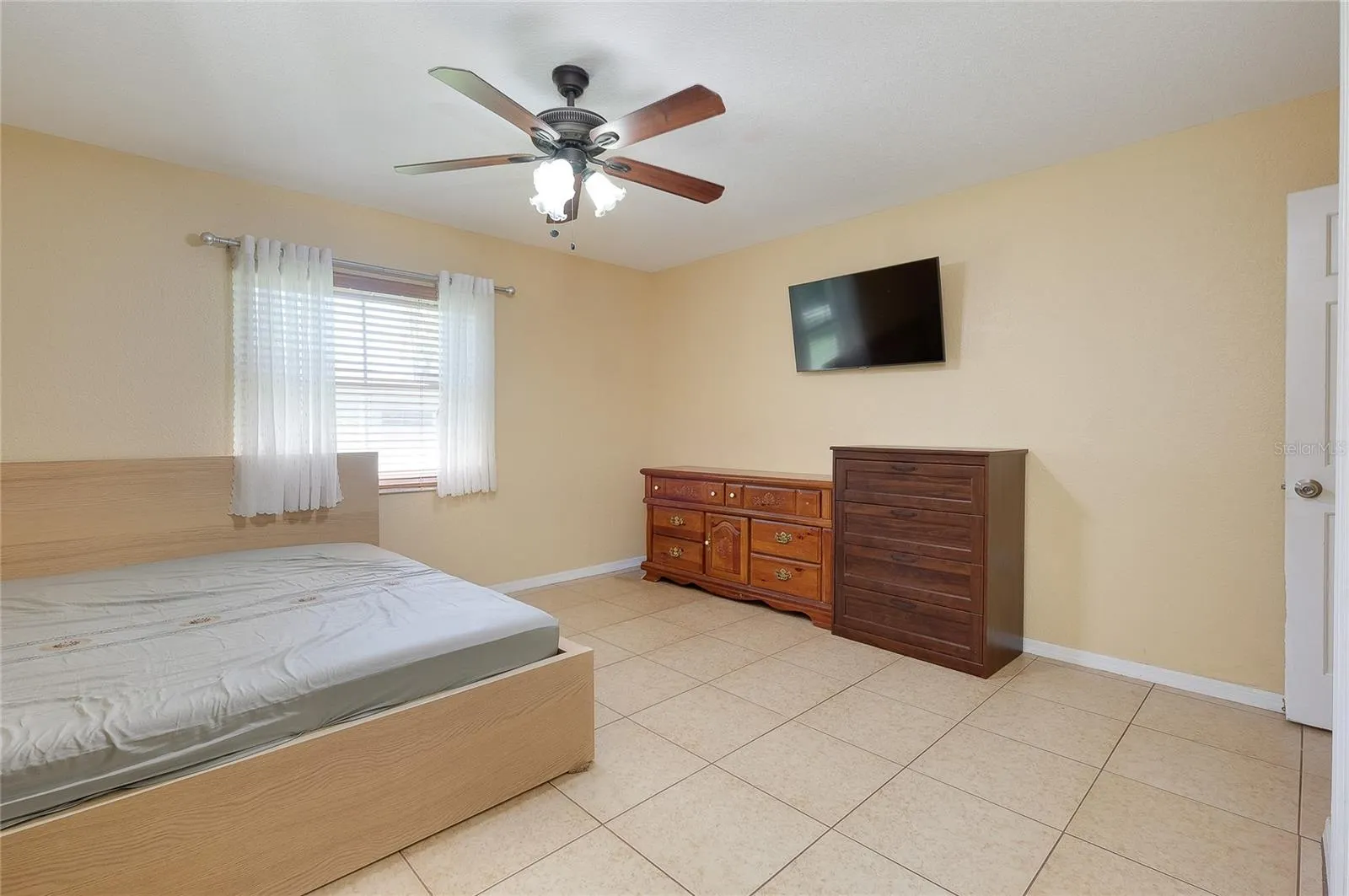 2731 W PRICE BLVD