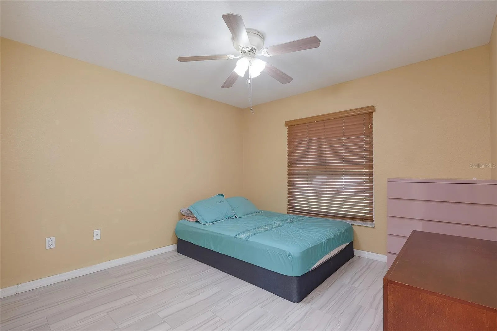 2731 W PRICE BLVD