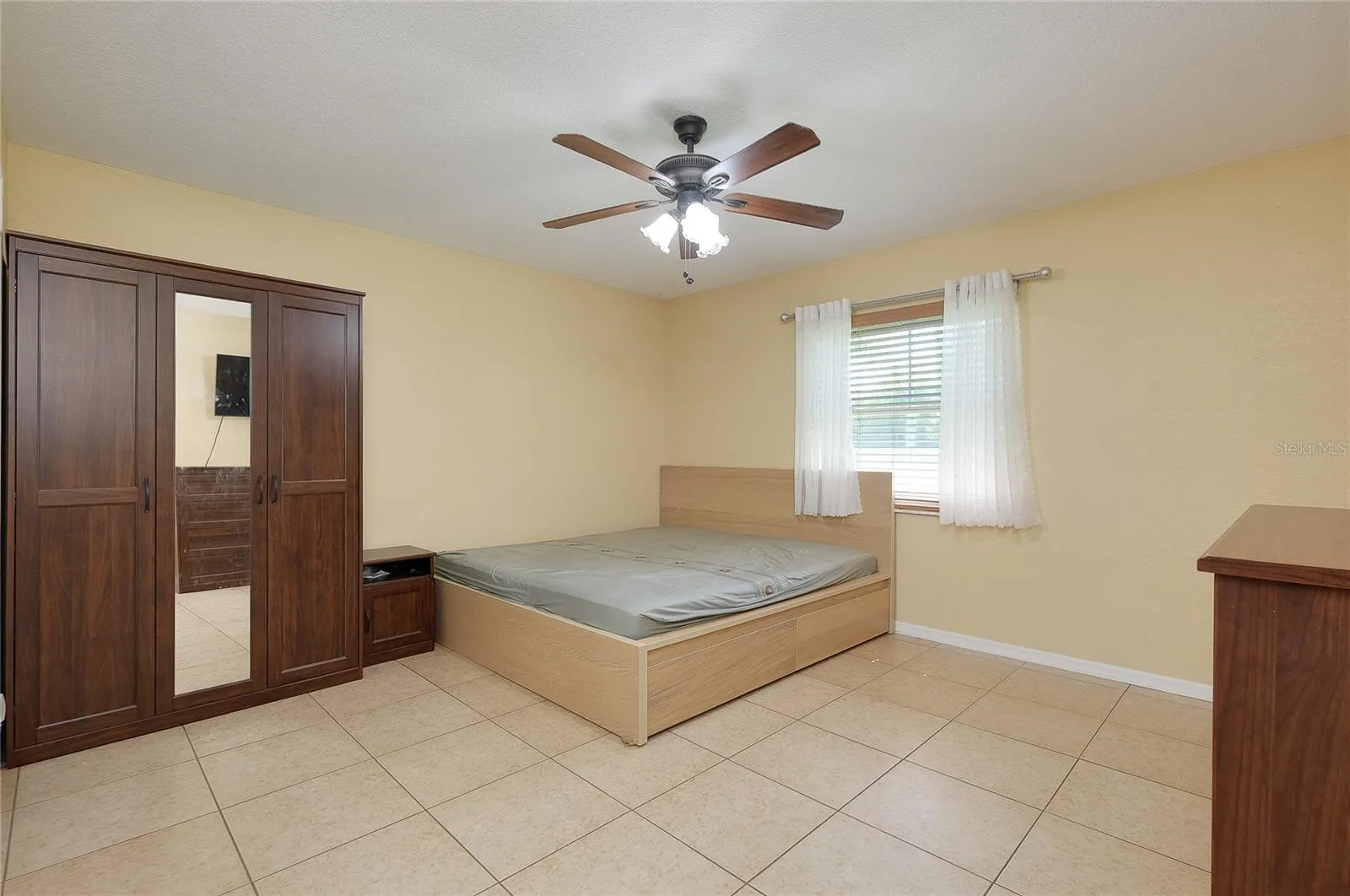 2731 W PRICE BLVD