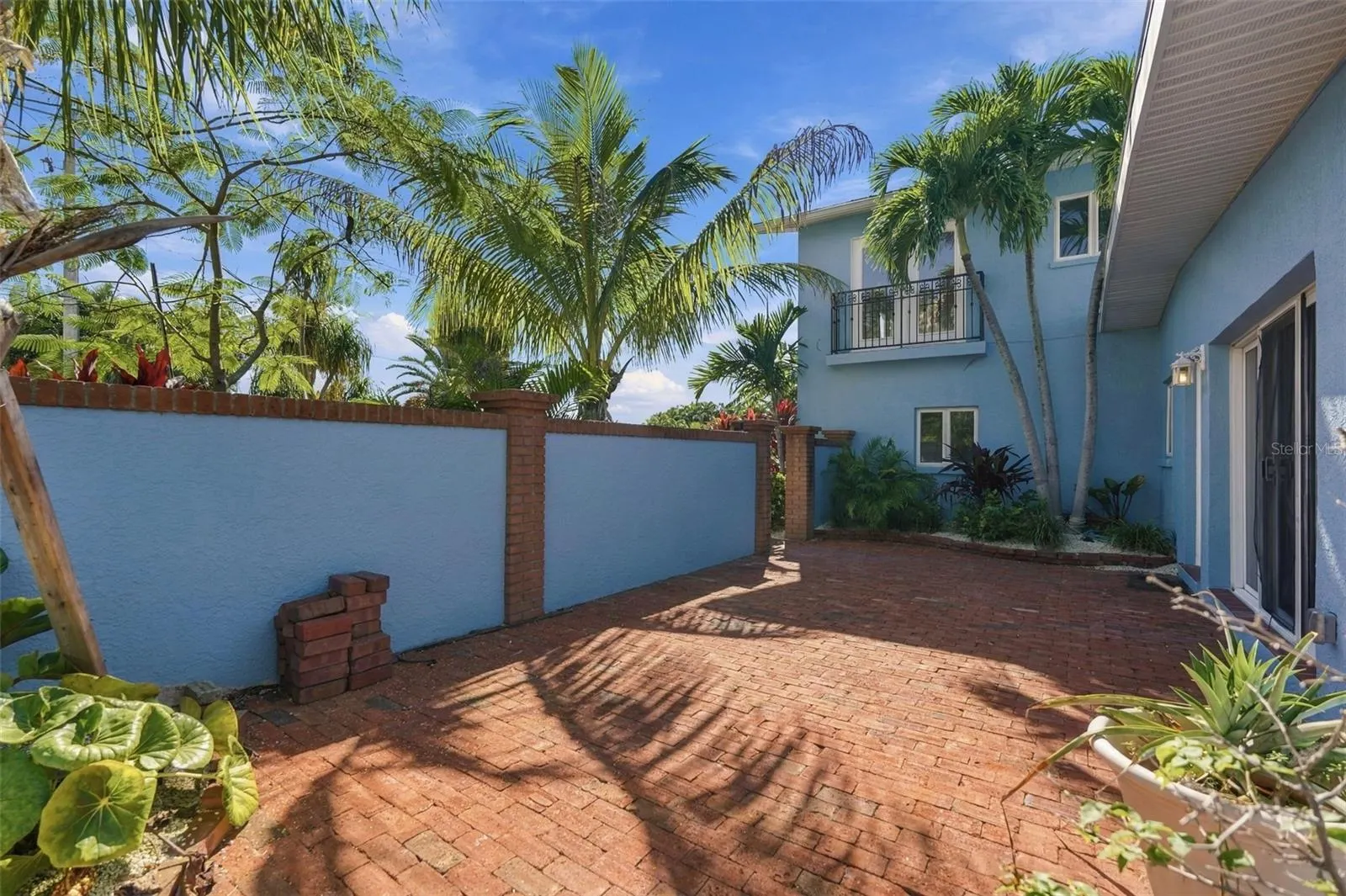 528 KEY ROYALE DR