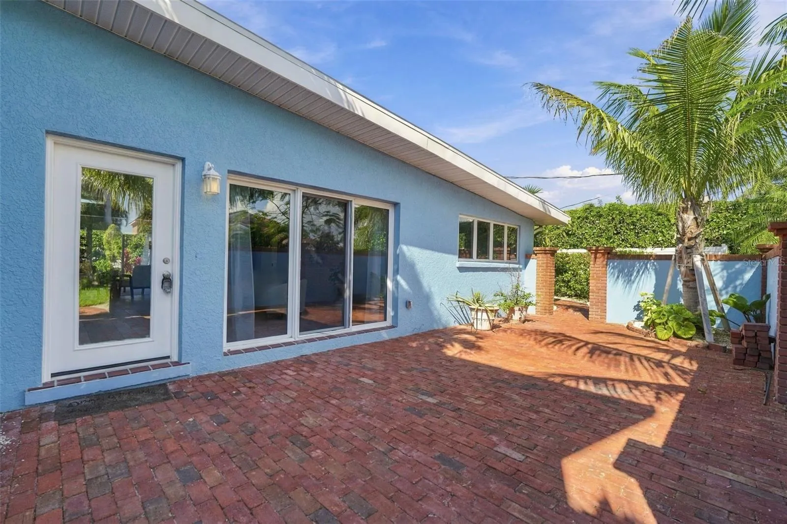 528 KEY ROYALE DR