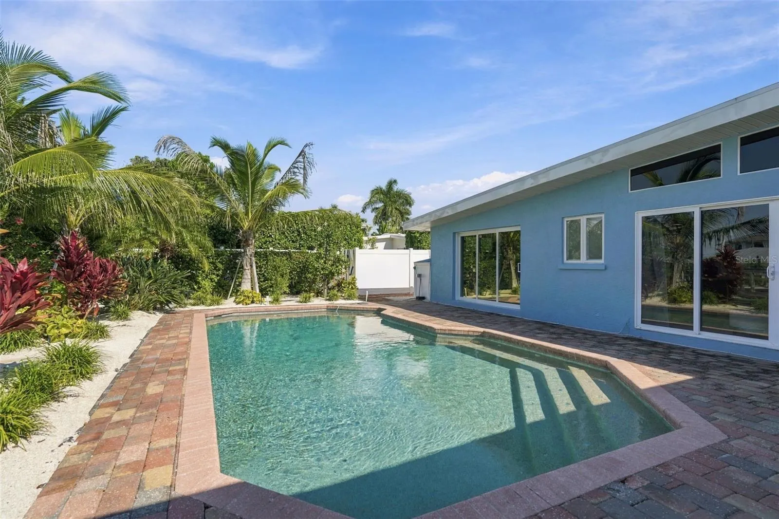 528 KEY ROYALE DR