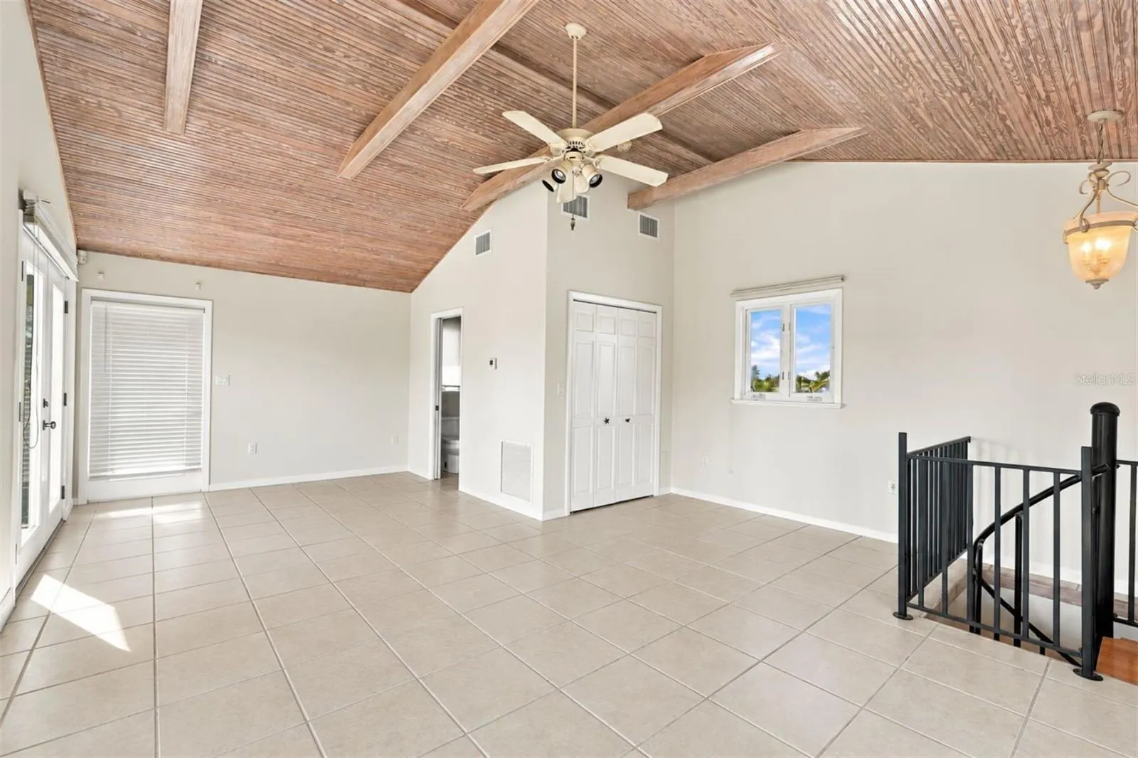 528 KEY ROYALE DR