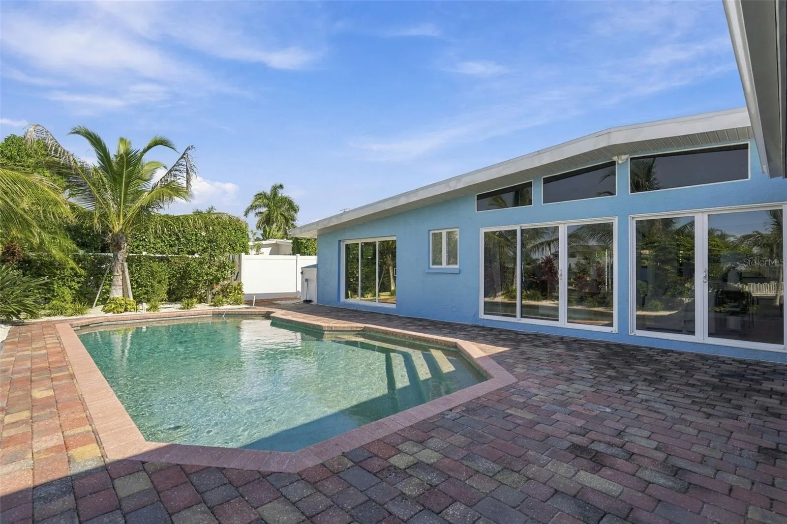 528 KEY ROYALE DR